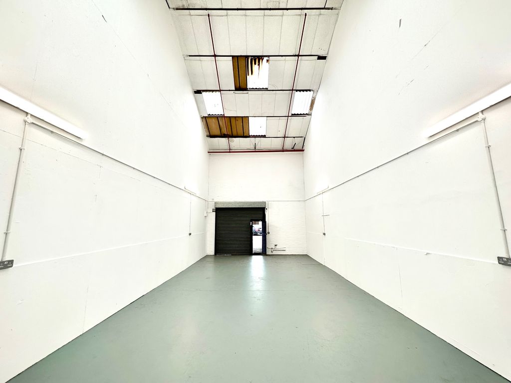 Warehouse to let in Unit P03, Acton Business Centre, Acton NW10, Acton,, £23,100 pa