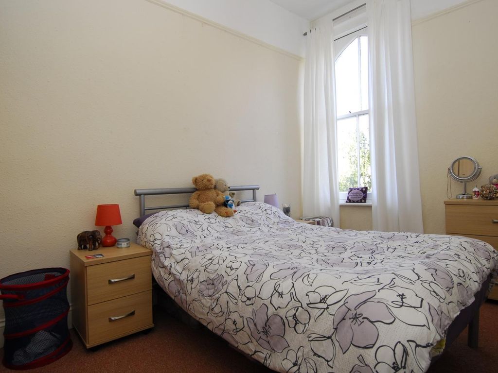 2 bed flat to rent in Napier Terrace, Flat 2, Plymouth PL4, £130 pcm