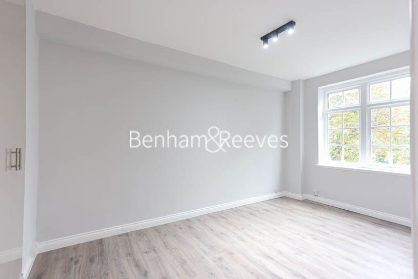 Studio to rent in Abbey Road, Hampstead NW8, £1,800 pcm