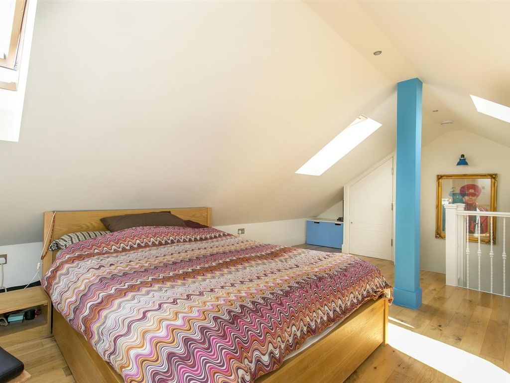 2 bed mews house for sale in Seal Street, London E8, £500,000