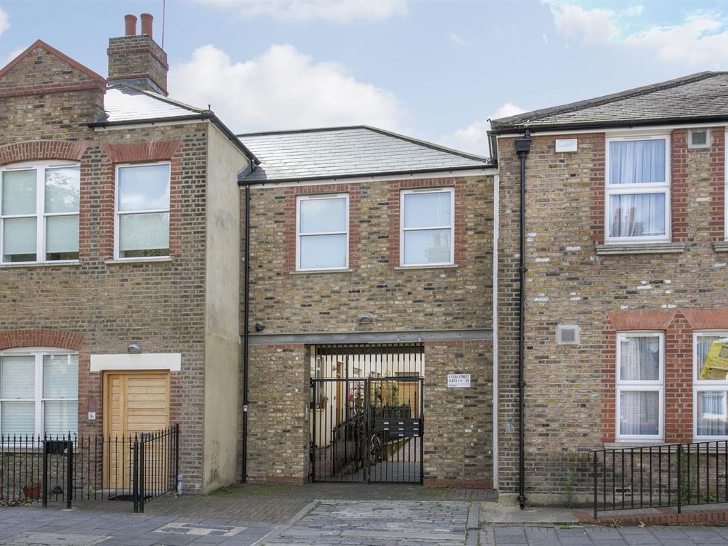 2 bed mews house for sale in Seal Street, London E8, £500,000