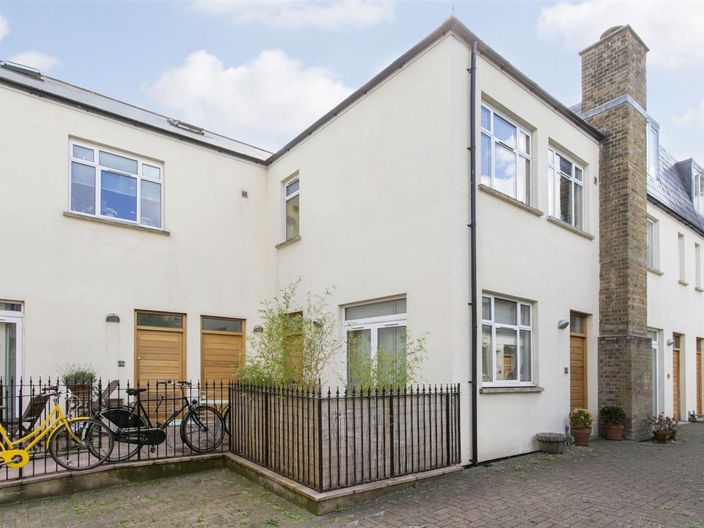 2 bed mews house for sale in Seal Street, London E8, £500,000