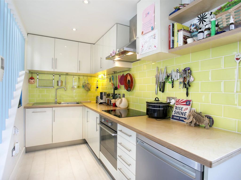 2 bed mews house for sale in Seal Street, London E8, £500,000