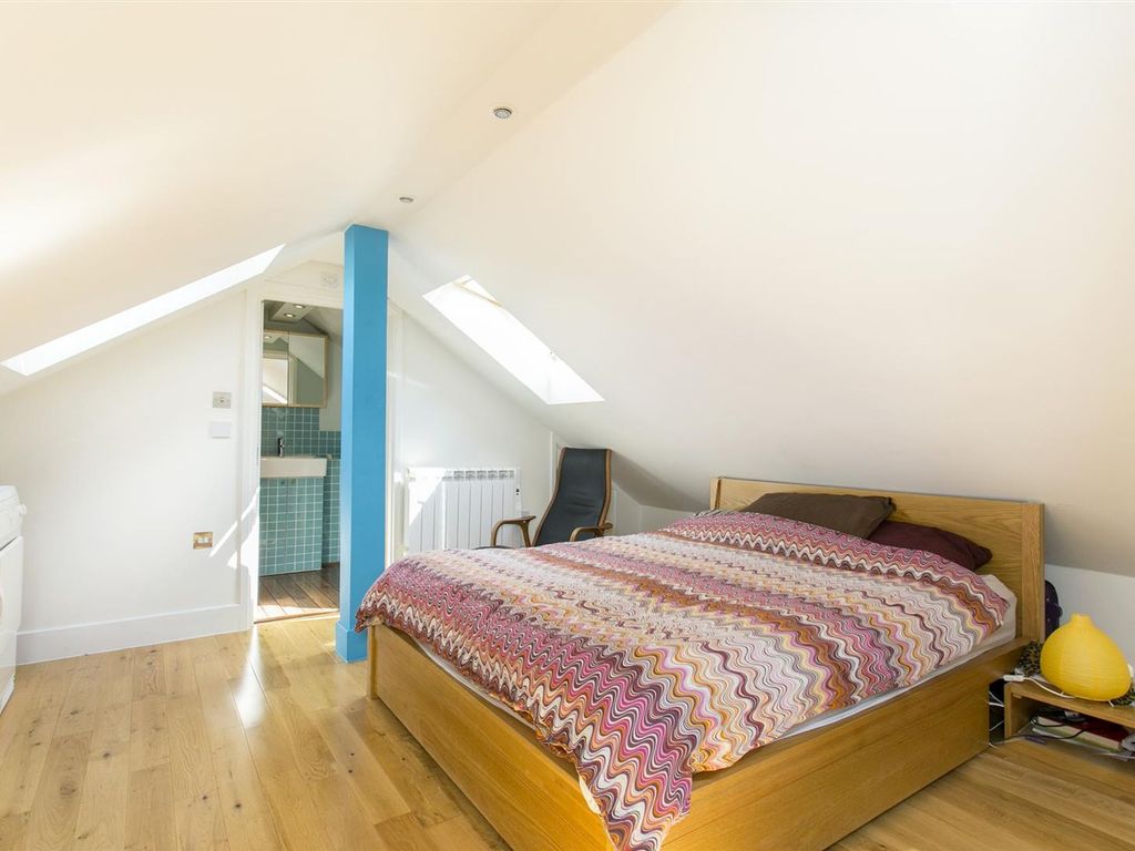 2 bed mews house for sale in Seal Street, London E8, £500,000