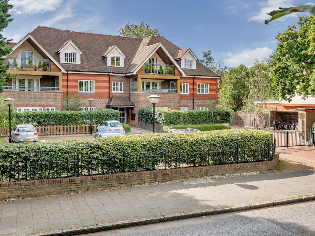 2 bed flat for sale in Bickley Road, Bromley, Kent BR1, £800,000