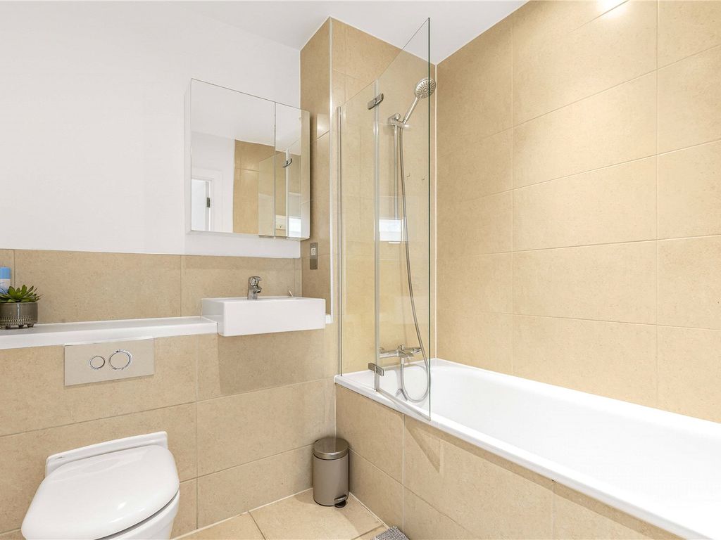 1 bed flat for sale in Derry Court, 386 Streatham High Road, London SW16, £325,000