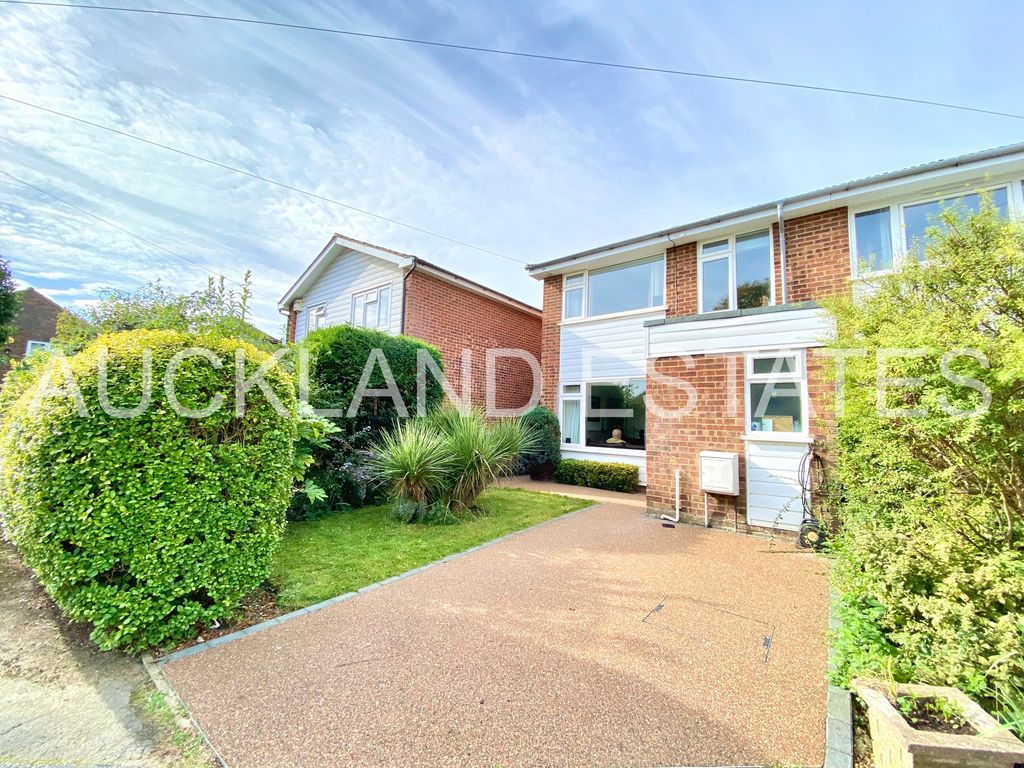 3 bed semi-detached house for sale in Bearwood Close, Potters Bar EN6, £519,000