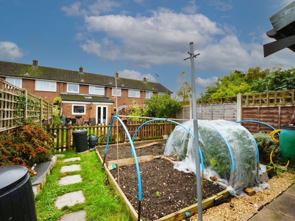 3 bed terraced house for sale in Birfield Road, Loudwater, High Wycombe HP10, £450,000