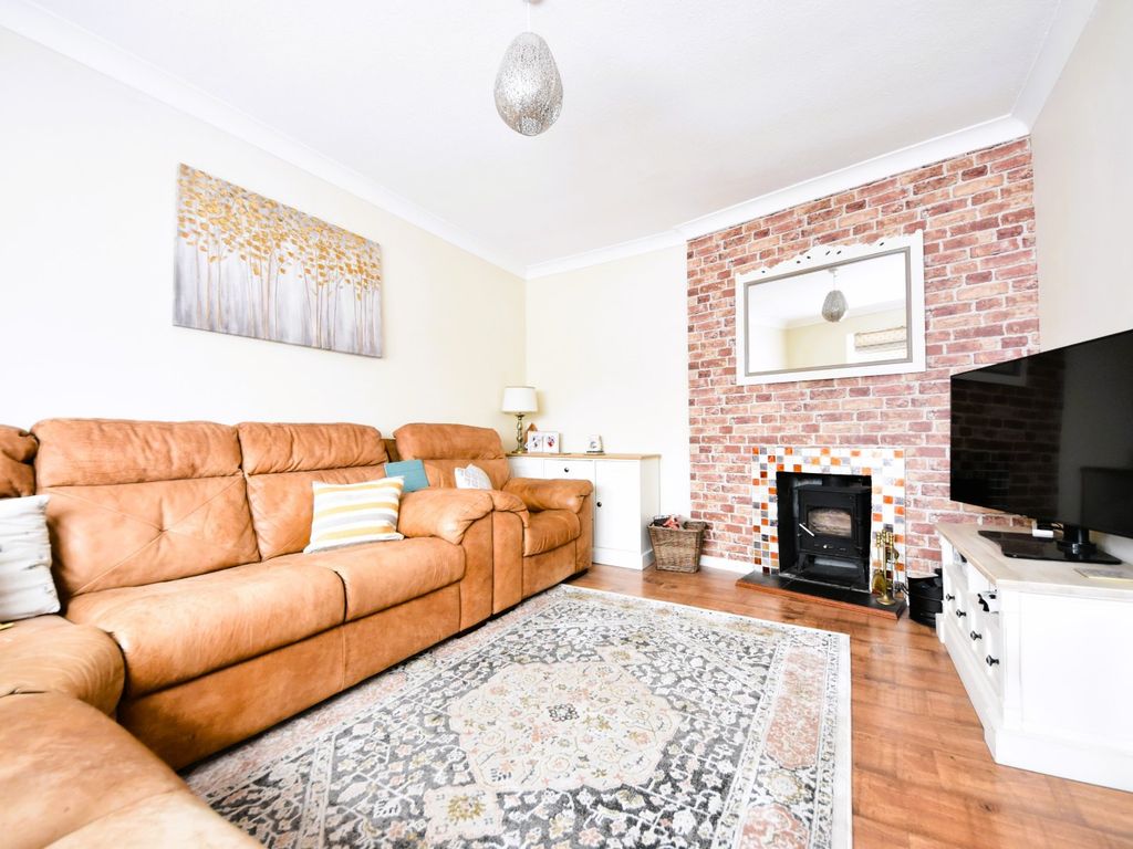 3 bed terraced house for sale in Birfield Road, Loudwater, High Wycombe HP10, £450,000