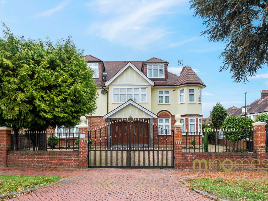 7 bed detached house for sale in Broad Walk, London N21, £3,850,000