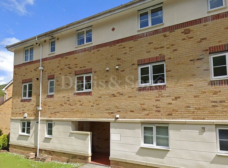 2 bed flat for sale in Coed Celynen Drive, Abercarn, Newport. NP11, £118,000