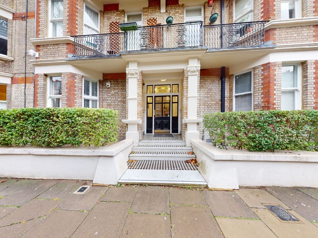 3 bed flat for sale in Castellain Mansions, Castellain Road W9, £970,000