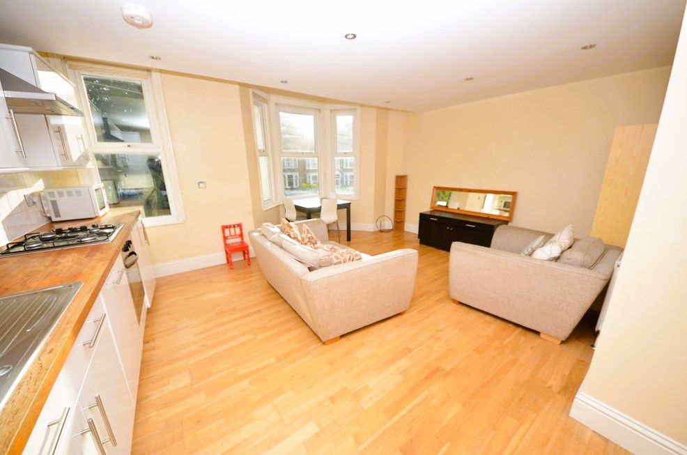 2 bed flat for sale in Holmewood Gardens, London SW2, £380,000