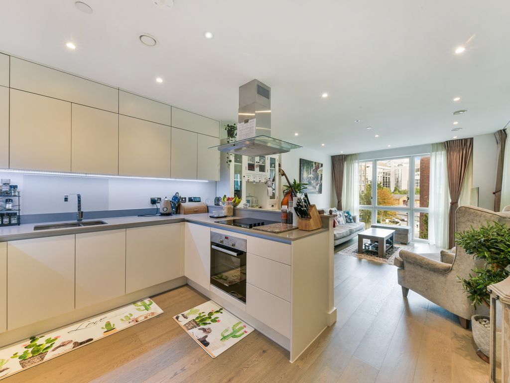 2 bed flat for sale in Arniston Way, Blackwall Reach E14, £650,000