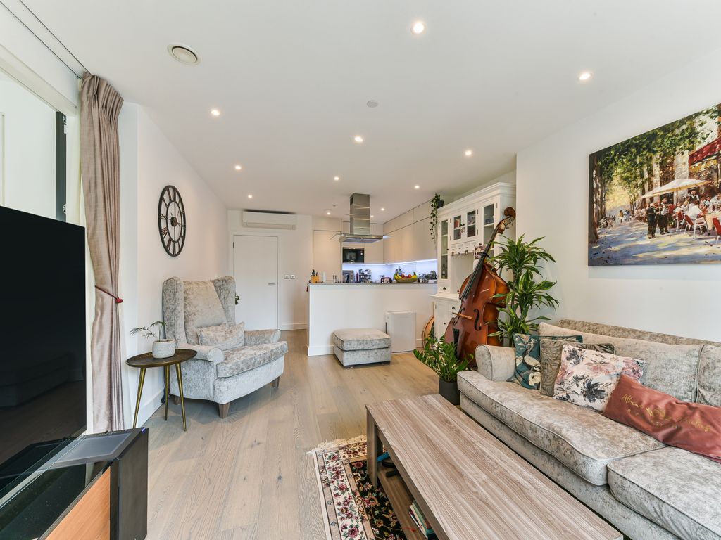2 bed flat for sale in Arniston Way, Blackwall Reach E14, £650,000