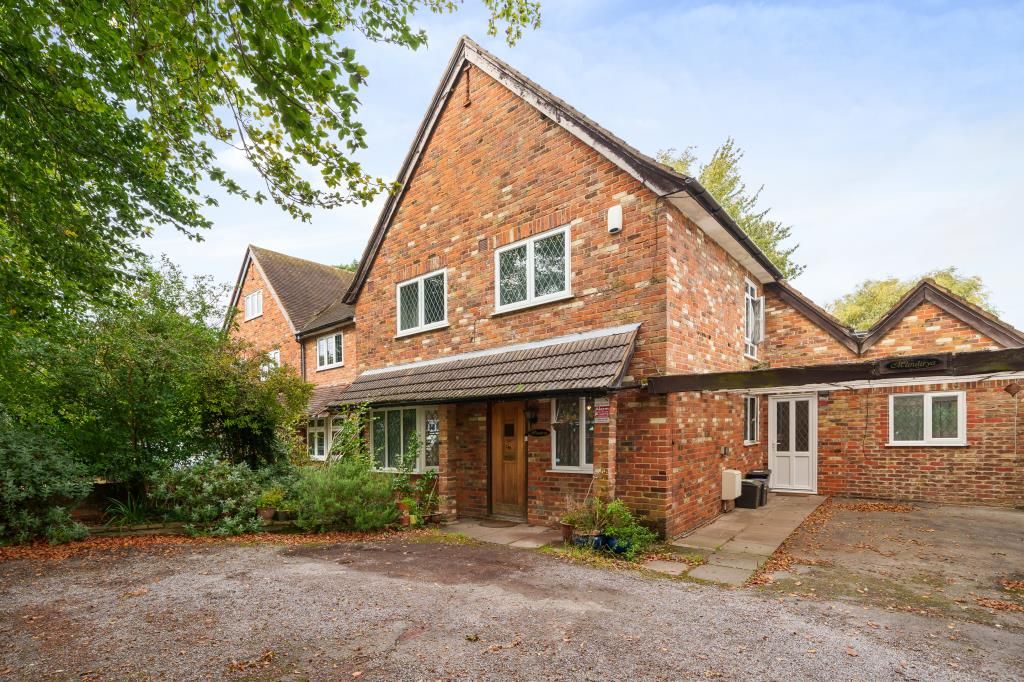 4 bed detached house for sale in Farnham Common, Buckinghamshire SL2, £900,000