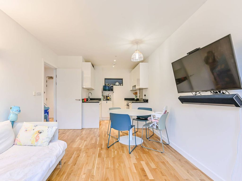 1 bed flat for sale in Wynne Road, Brixton, London SW9, £355,000