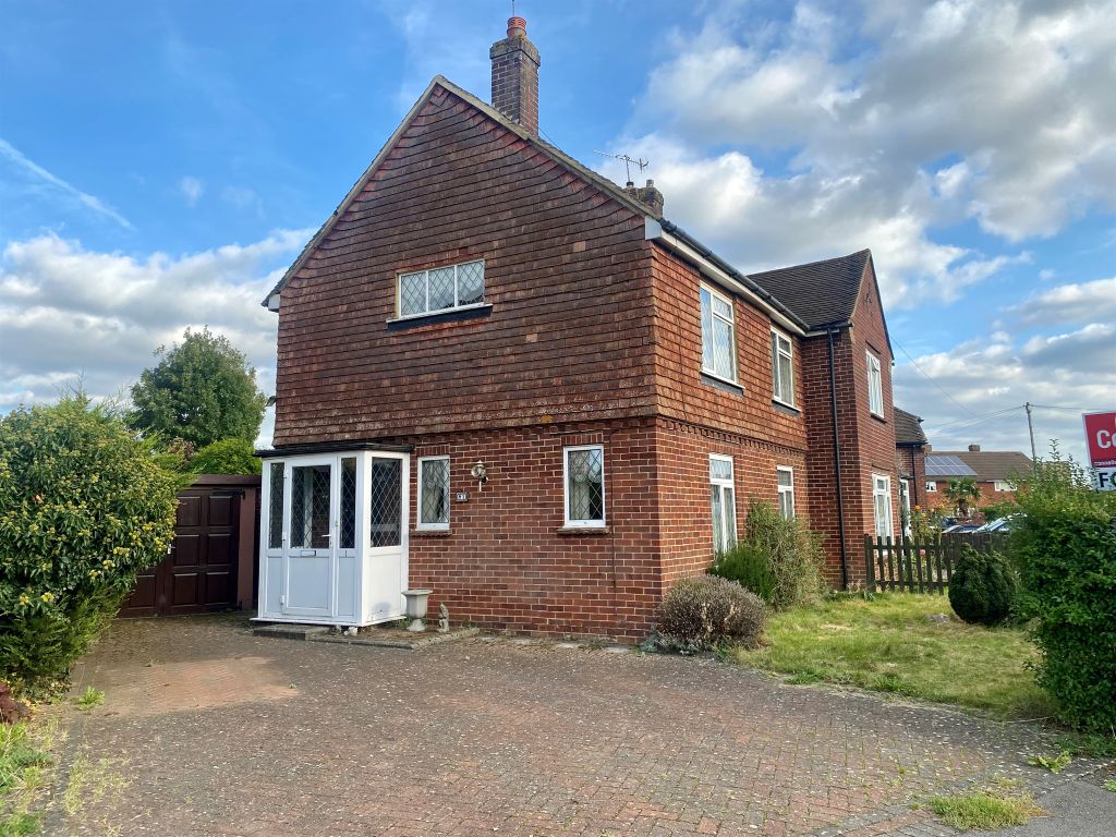 2 bed semi-detached house for sale in Chequers Drive, Horley RH6, £360,000
