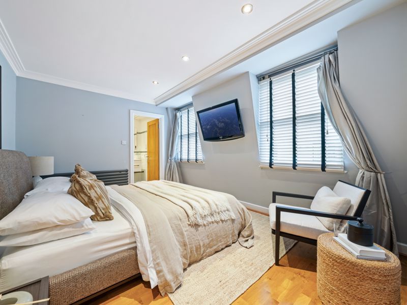 3 bed flat for sale in Bristol House, Southampton Row, Holborn, London WC1B, £1,400,000