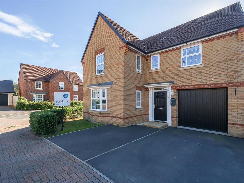 4 bed detached house for sale in Gandy Way, Devizes SN10, £500,000