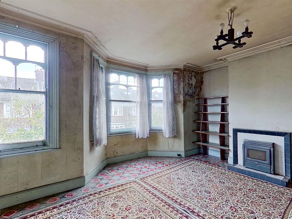 3 bed terraced house for sale in Freshford Street, London SW18, £900,000
