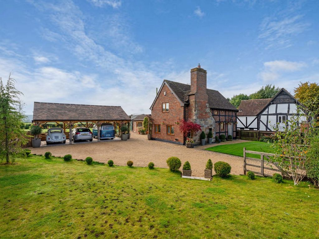 2 bed detached house for sale in Stoke Pound Lane, Bromsgrove, Worcestershire B60, £700,000