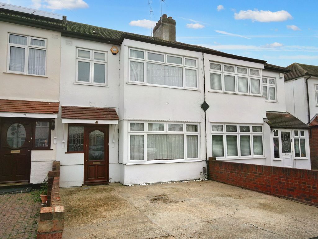 3 bed terraced house for sale in Eaton Drive, Romford RM5, £425,000
