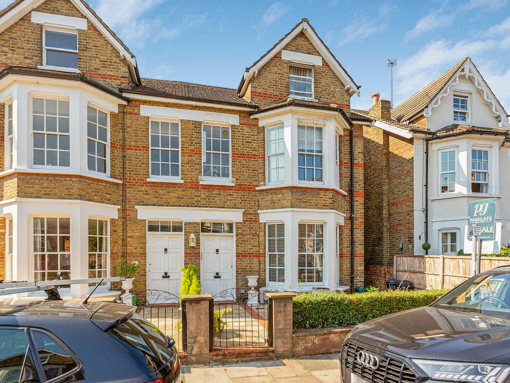 1 bed flat for sale in Larkfield Road, Richmond, Surrey TW9, £525,000