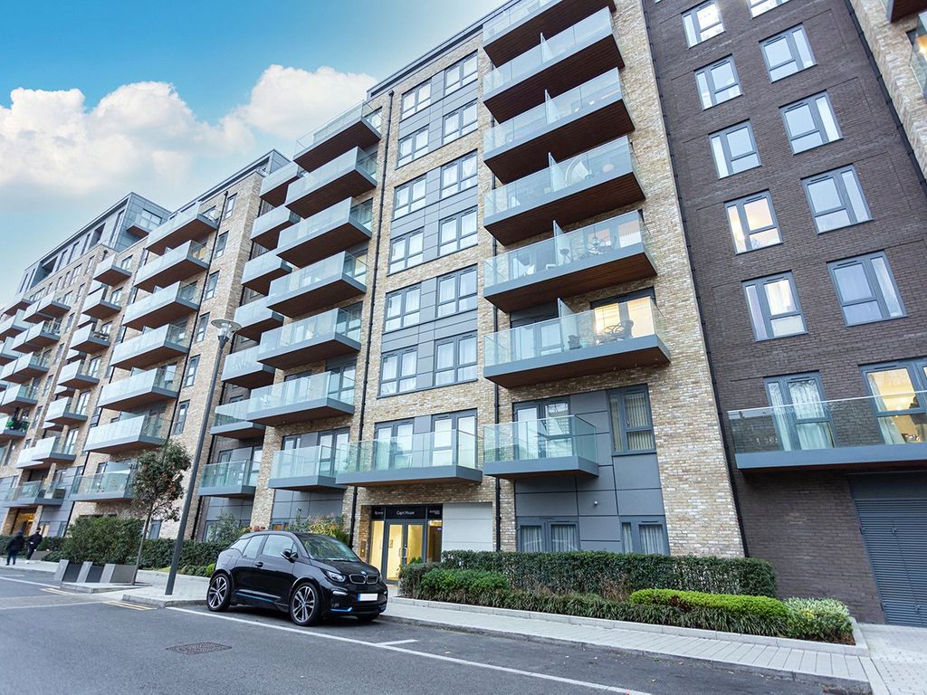 2 bed flat for sale in Beaufort Square, Beaufort Park, Colindale NW9, £600,000