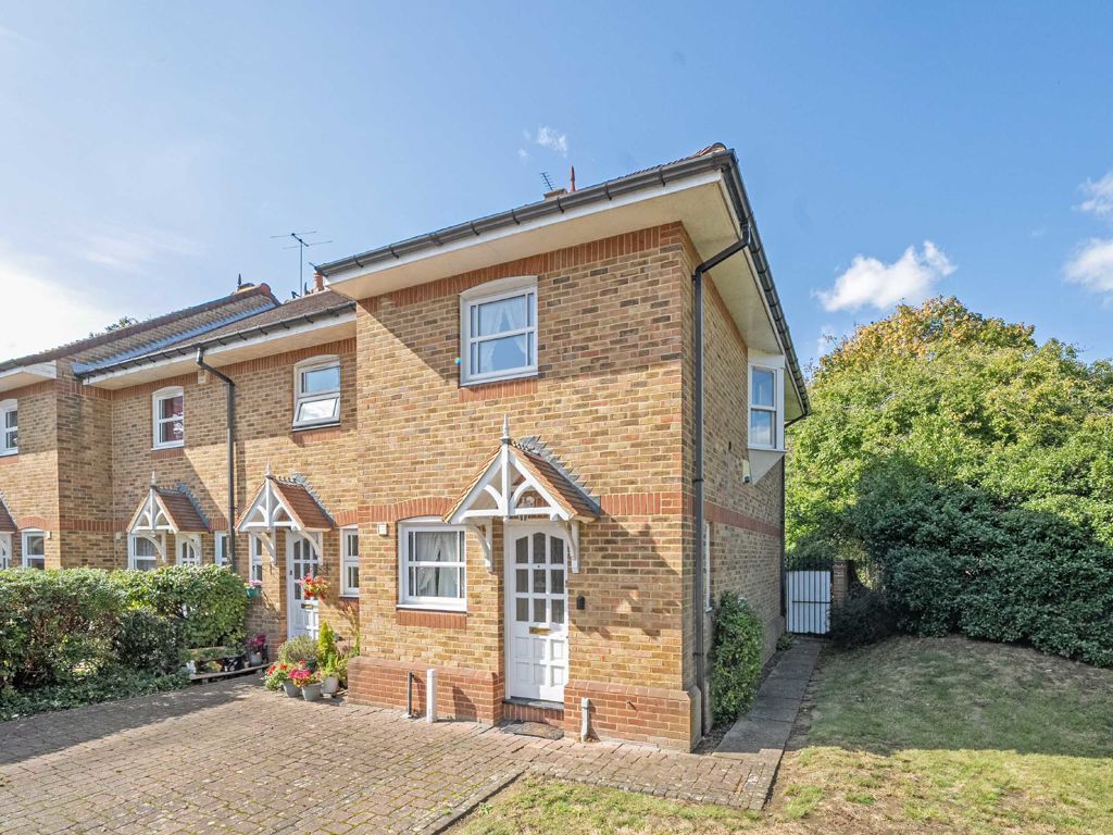 2 bed property for sale in Natalie Mews, Twickenham TW2, £599,950