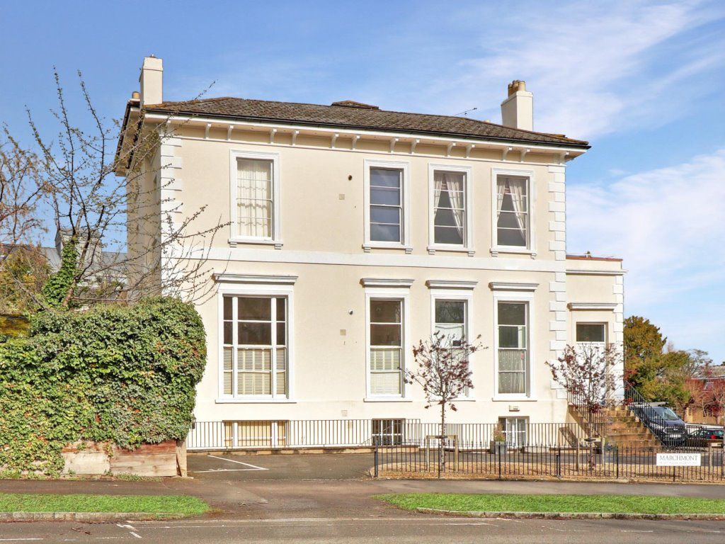 2 bed flat to rent in Parabola Road, Cheltenham GL50, £1,650 pcm