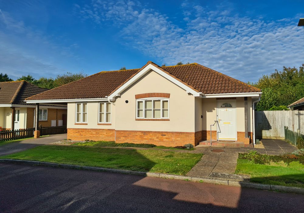 3 bed bungalow for sale in Burley Close, Southampton SO40, £500,000