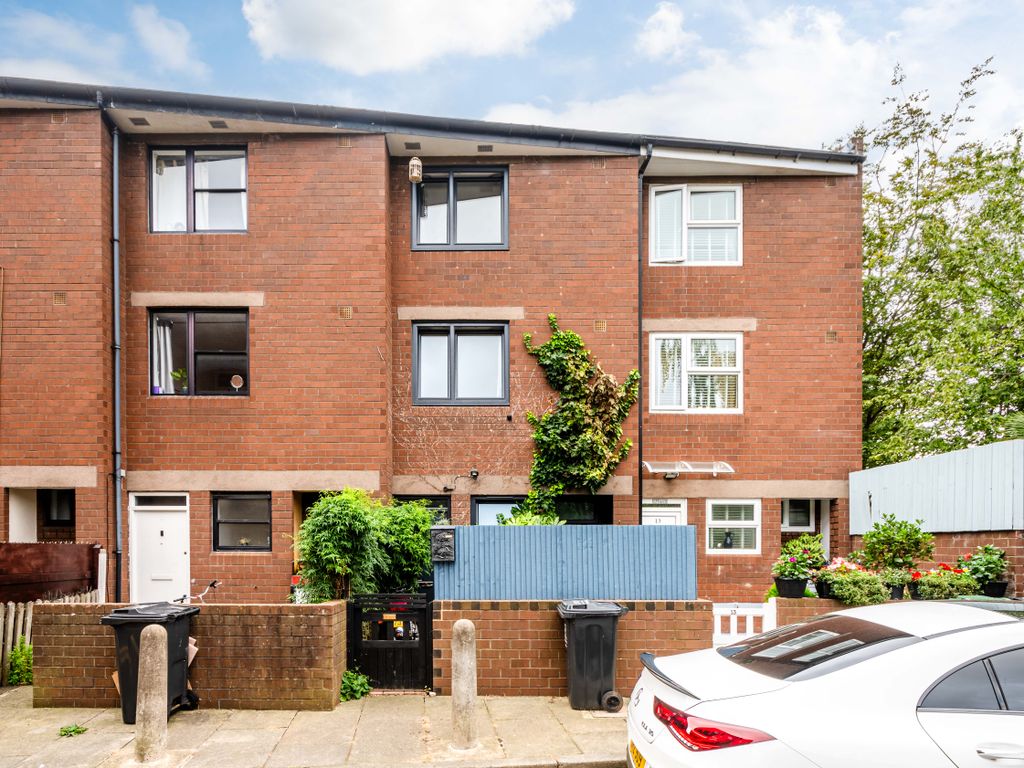 3 bed detached house for sale in Moye Close, London E2, £750,000