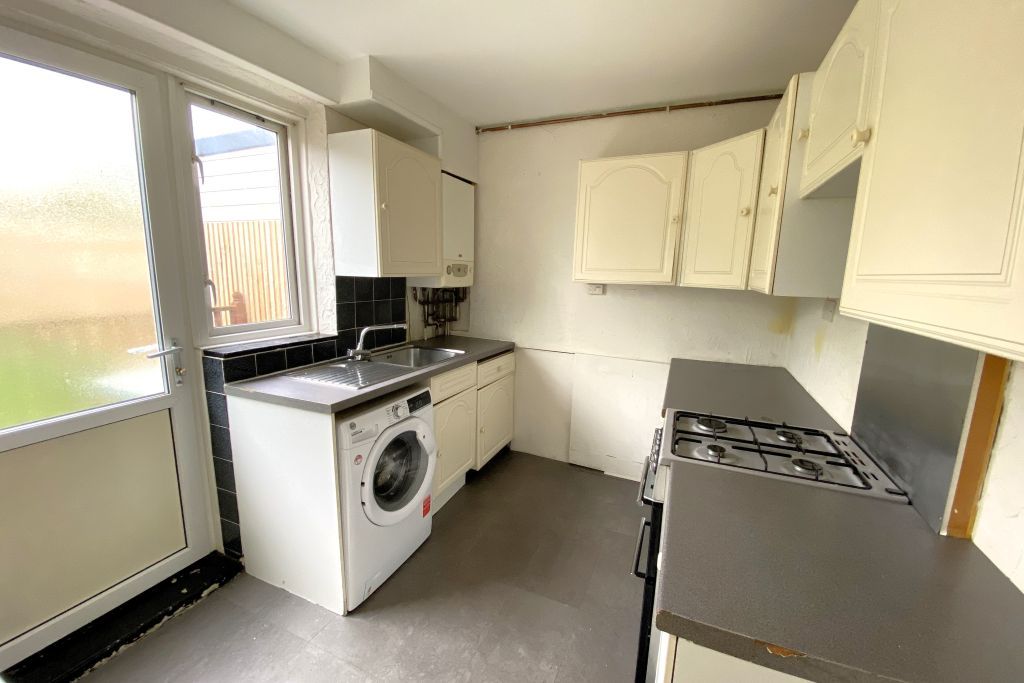 2 bed terraced house for sale in Woburn Road, Carshalton SM5, £375,000