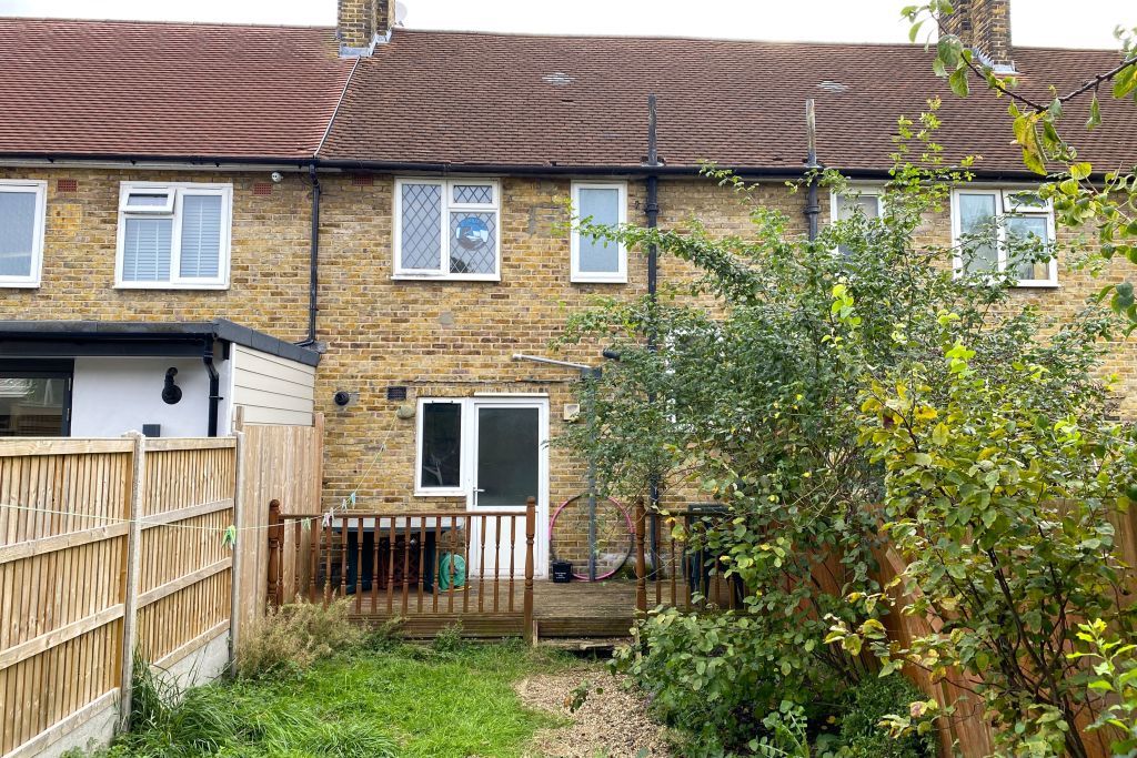 2 bed terraced house for sale in Woburn Road, Carshalton SM5, £375,000