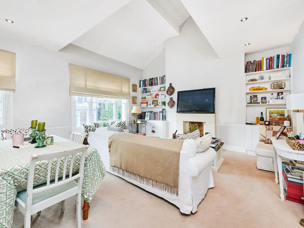 2 bed flat for sale in Beaufort Street, London SW3, £1,395,000