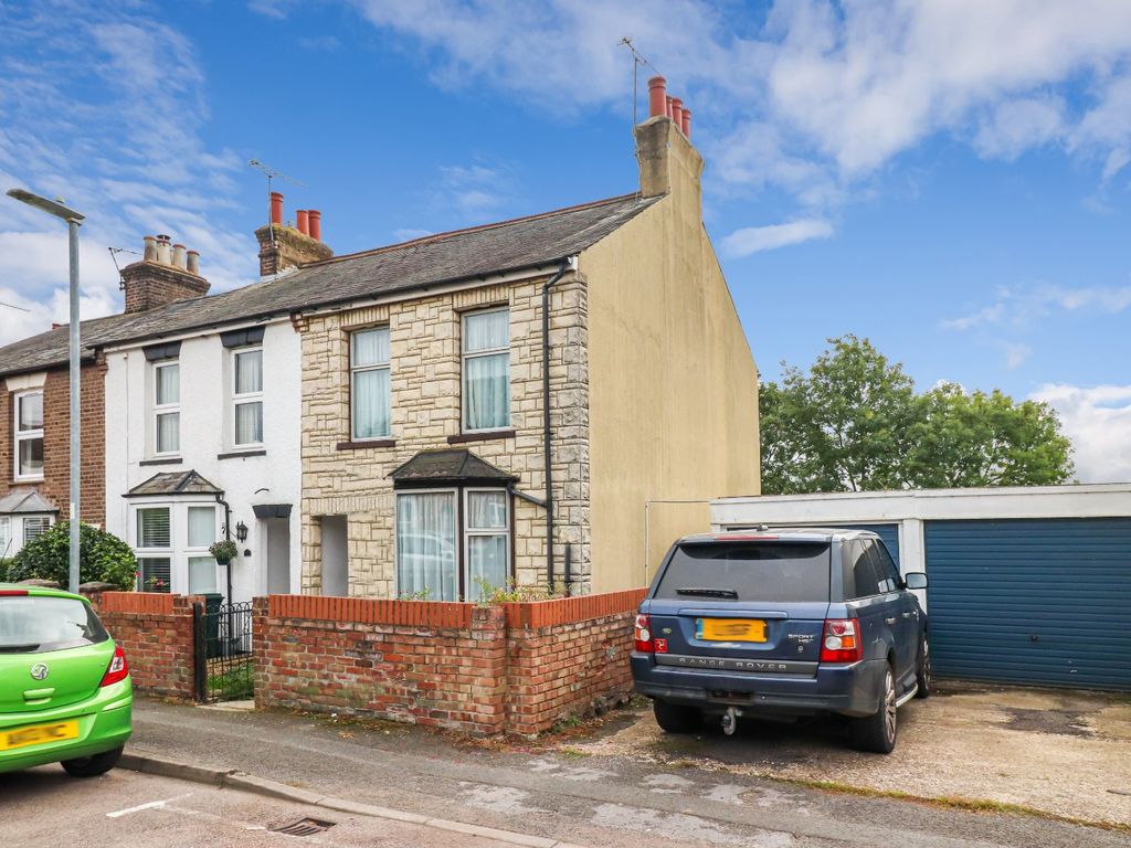 3 bed terraced house for sale in Breakspeare Road, Abbots Langley WD5, £490,000