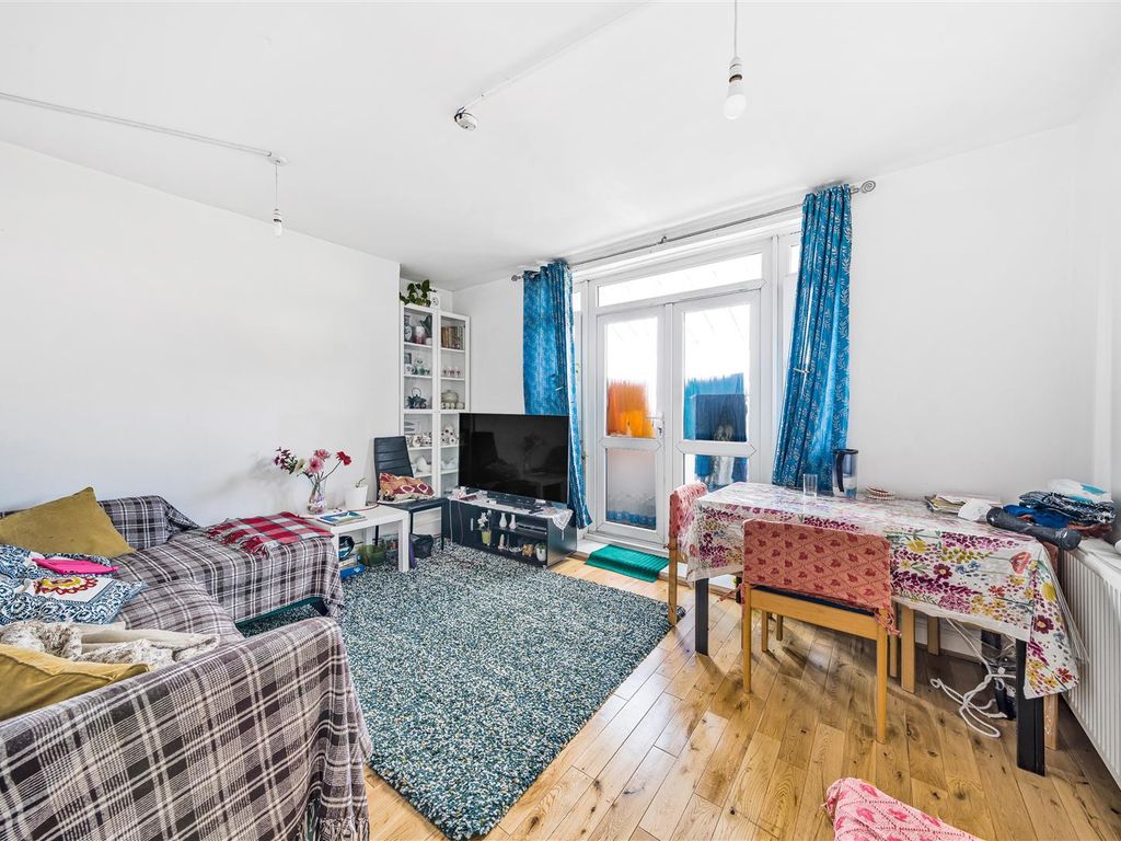 2 bed flat for sale in Devas Street, London E3, £385,000