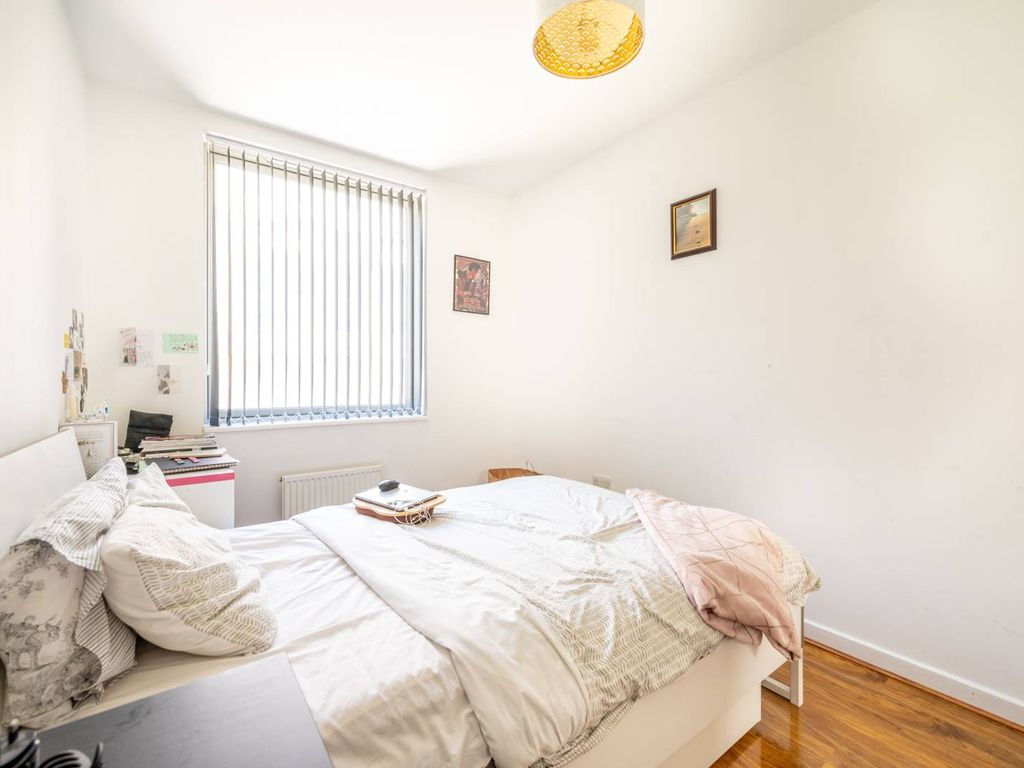 3 bed terraced house for sale in Barking IG11, Barking,, £500,000