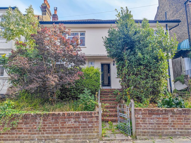 3 bed detached house for sale in Cantwell Road, London SE18, £600,000