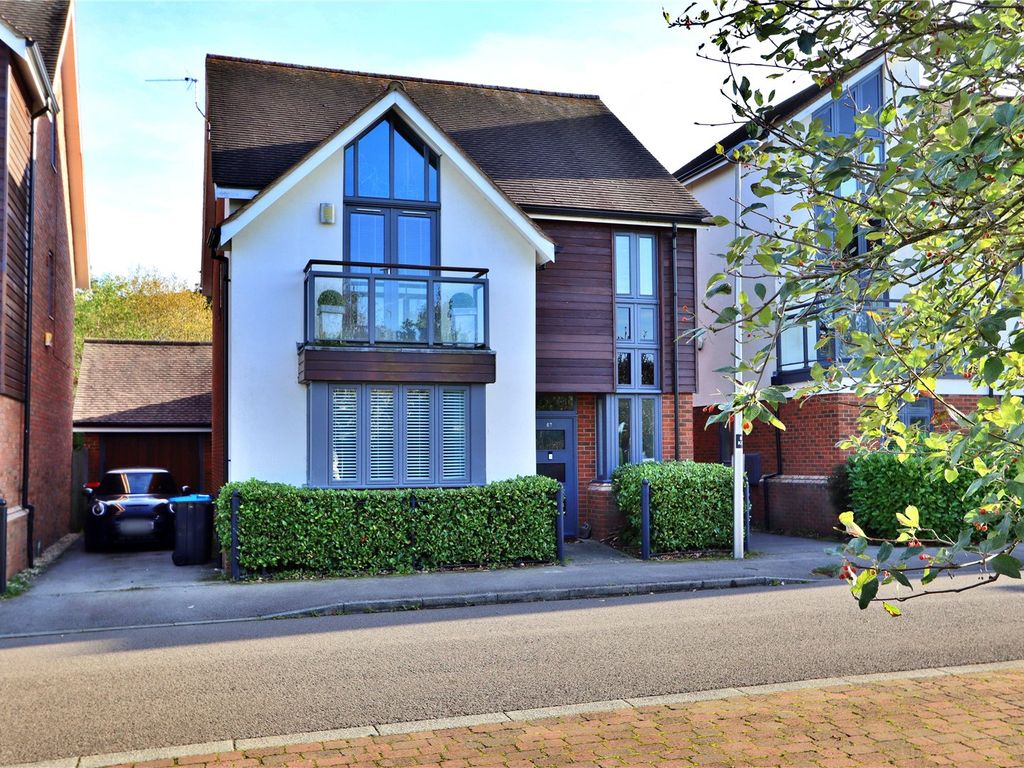 4 bed detached house for sale in Kemsley Crescent, Broughton, Milton Keynes, Buckinghamshire MK10, £500,000