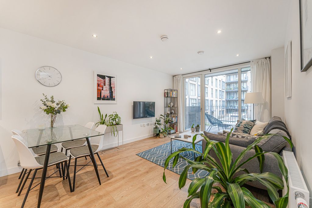 1 bed flat for sale in Ashley Court Bolinder Way, Bow E3, £350,000