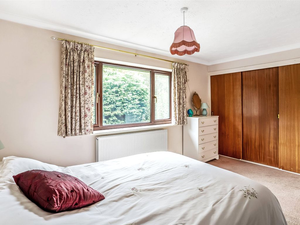 3 bed end terrace house for sale in Oak End, Beare Green, Dorking, Surrey RH5, £410,000