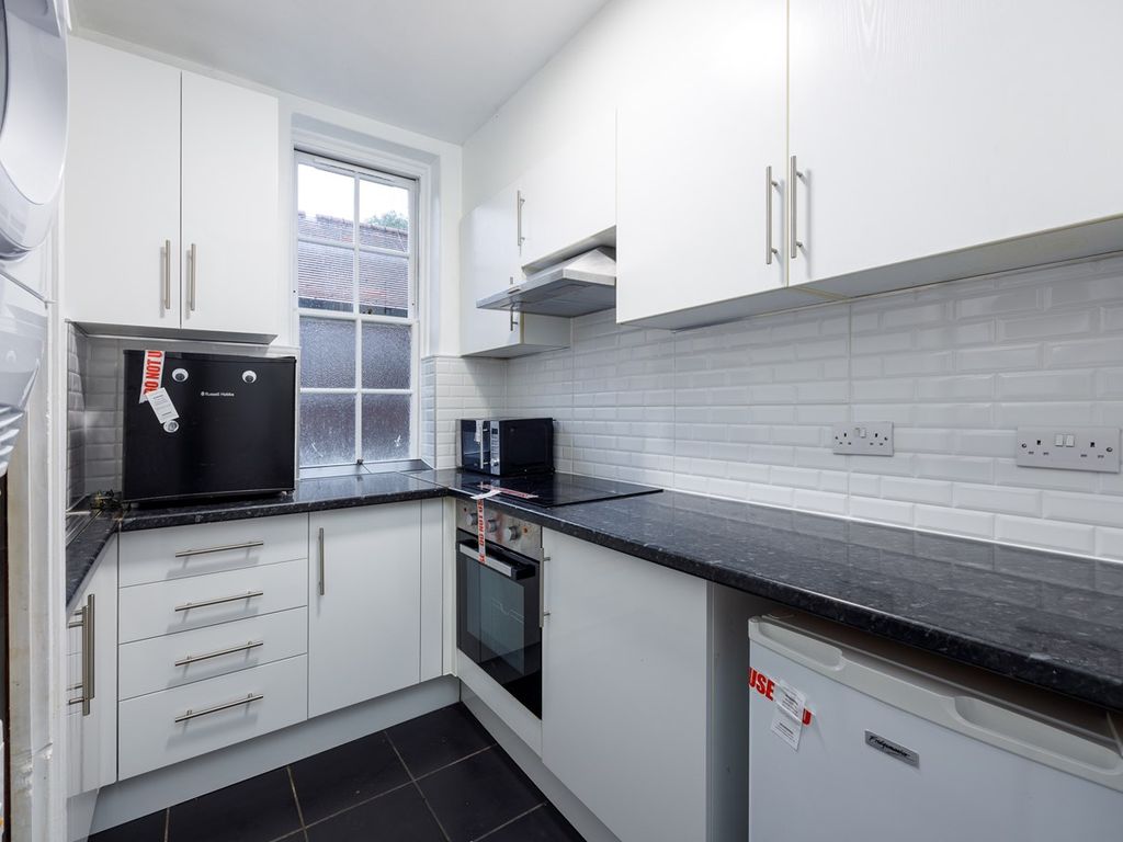 2 bed flat for sale in Peabody Estate, Fulham Palace Road, Hammersmith, London W6, £375,000