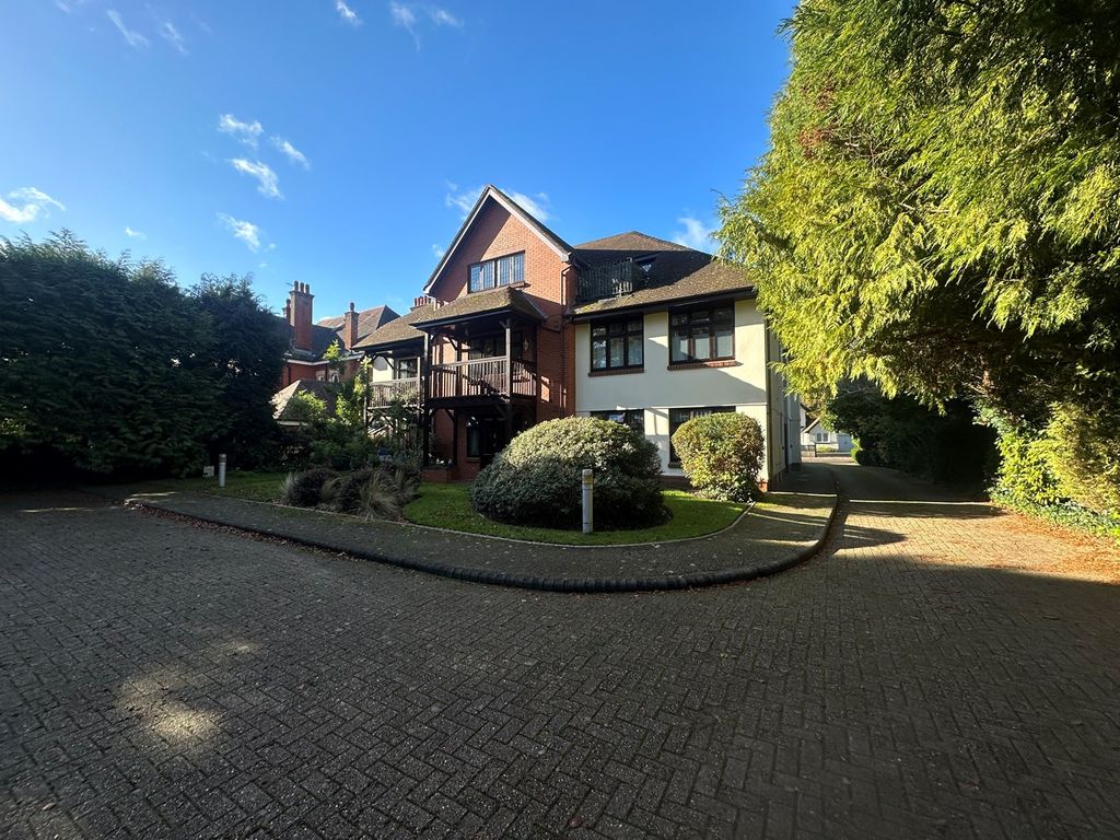 3 bed flat for sale in St Anthonys Road, Meyrick Park, Bournemouth BH2, £475,000