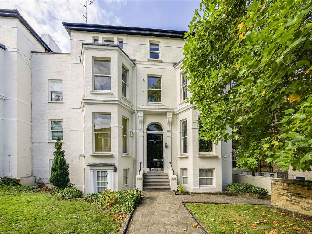 2 bed flat for sale in Church Road, Richmond TW10, £645,000