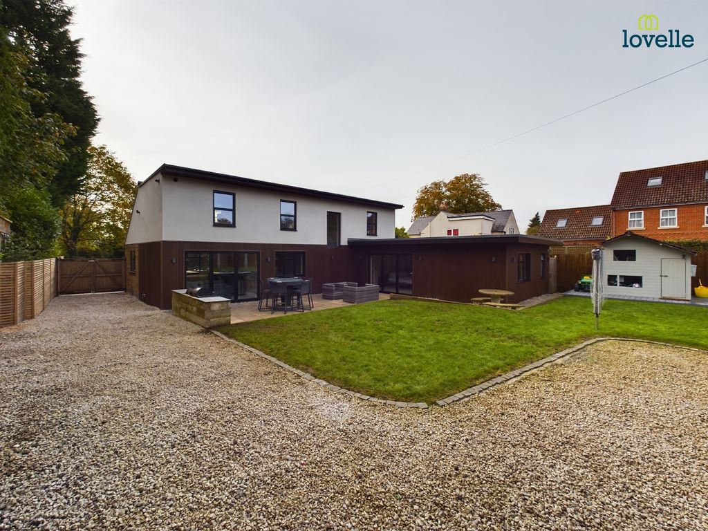 5 bed detached house for sale in Spridlington Road, Faldingworth LN8, £550,000