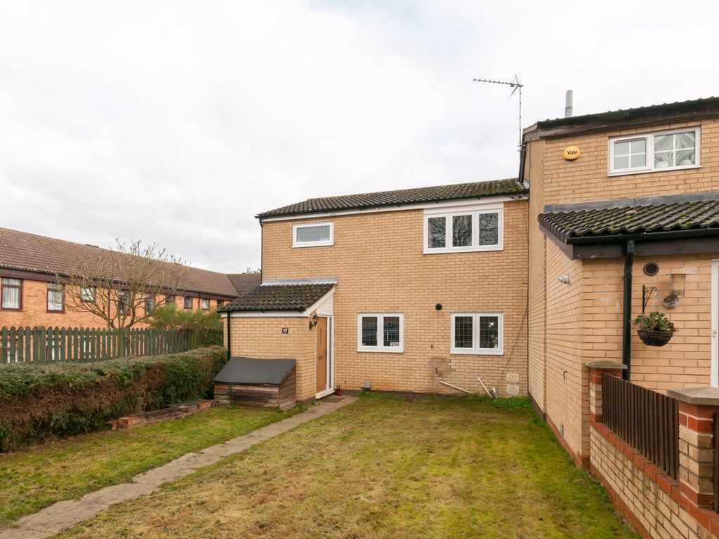 3 bed end terrace house for sale in Braemar Close, Stevenage SG2, £390,000