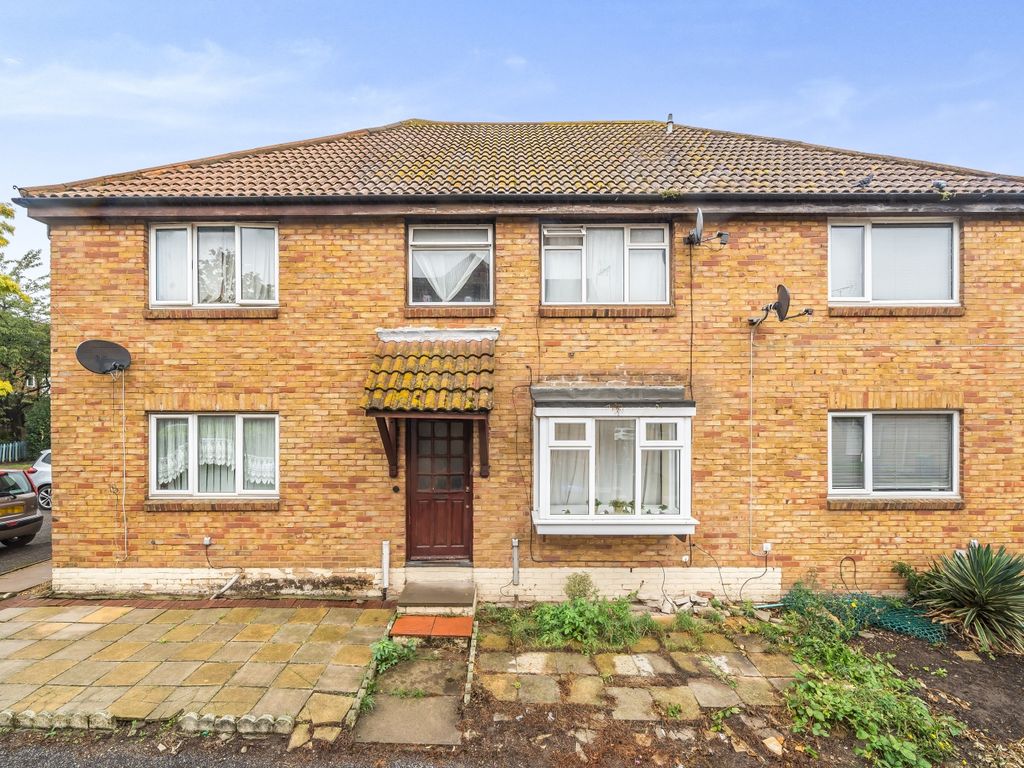 3 bed terraced house for sale in Bertrand Way, London SE28, £350,000