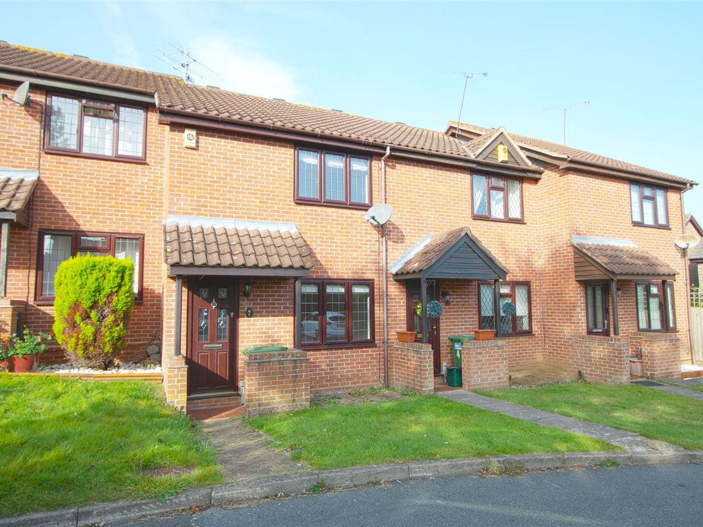 2 bed terraced house for sale in Brandon Close, Billericay CM12, £350,000